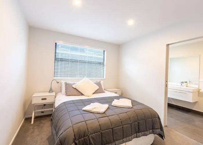 Fantastic Views On Farrant Dr Wanaka