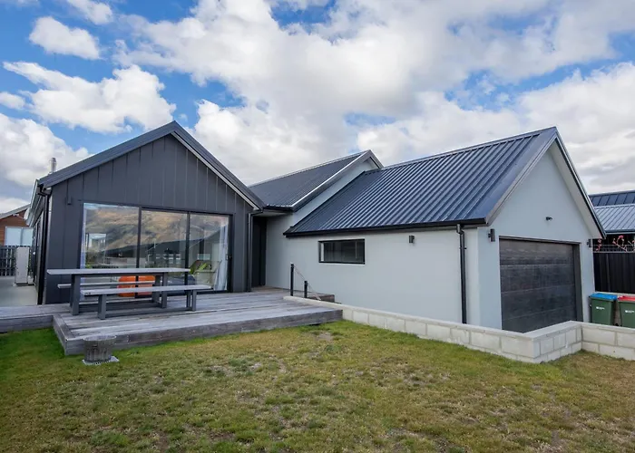 Fantastic Views On Farrant Dr Vakantiehuis